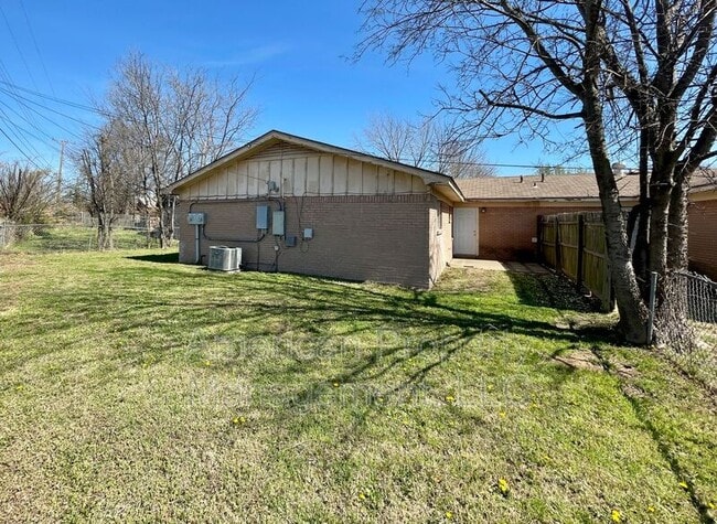 Building Photo - 1596 S 67th E Ave