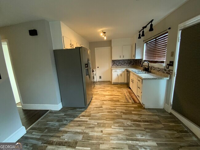 Building Photo - 2753 Whitewater Ct