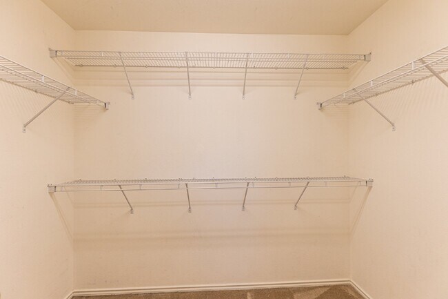 Building Photo - 8914 Walnut Springs