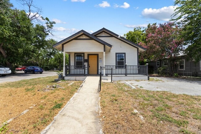 Building Photo - 2 Bedroom/1 Bath Culebra Park Subdivision