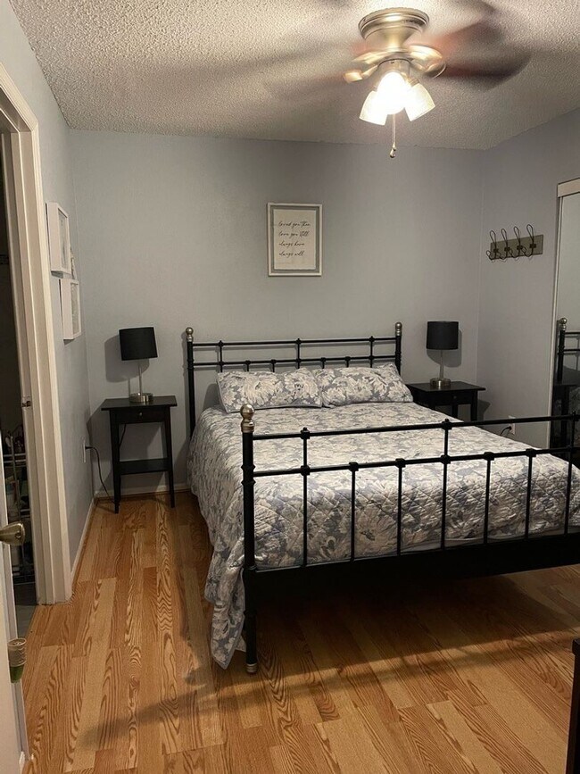 Building Photo - Beautiful Furnished 2/2 condo in Windsor Park