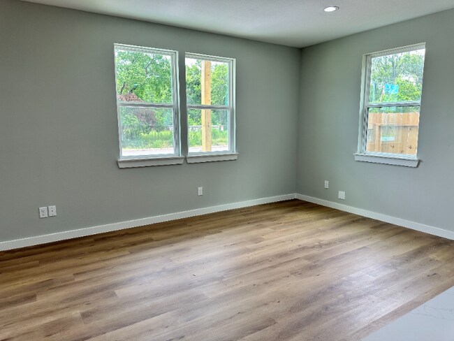 Building Photo - 8404 Tate St