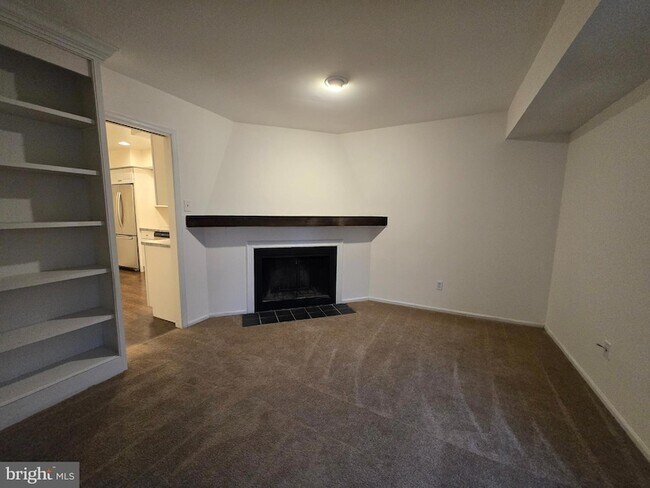 Building Photo - 1005 Worthington Dr