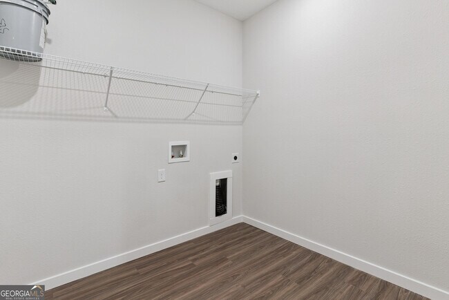 Building Photo - 208 Park View Ln