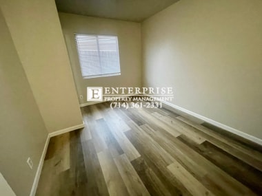 Building Photo - Spacious 4 bed, 3 bath Home featuring TWO ...