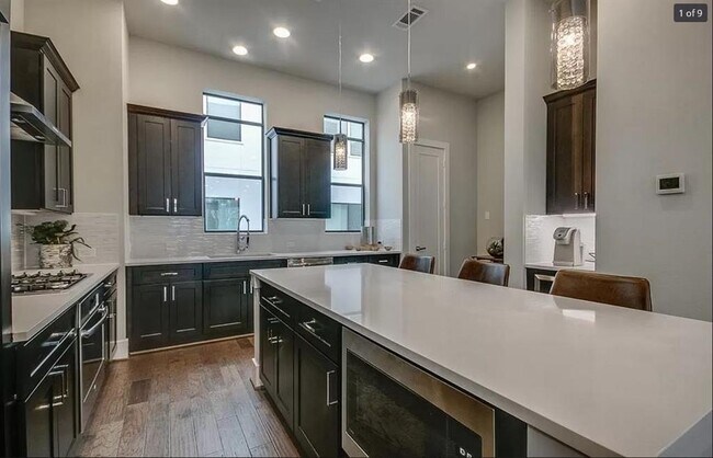 Building Photo - 5713 Larkin St