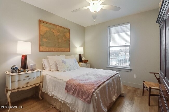 Building Photo - 2 Bed 2 Bath Condo - Open Concept at the I...