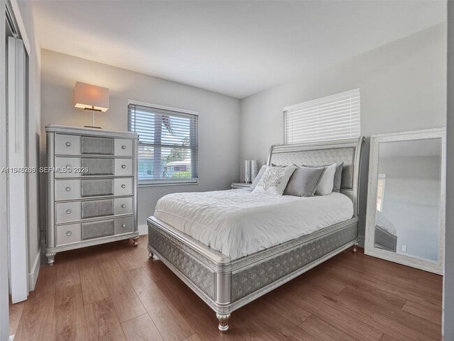 Building Photo - 620 W Palmetto Park Rd