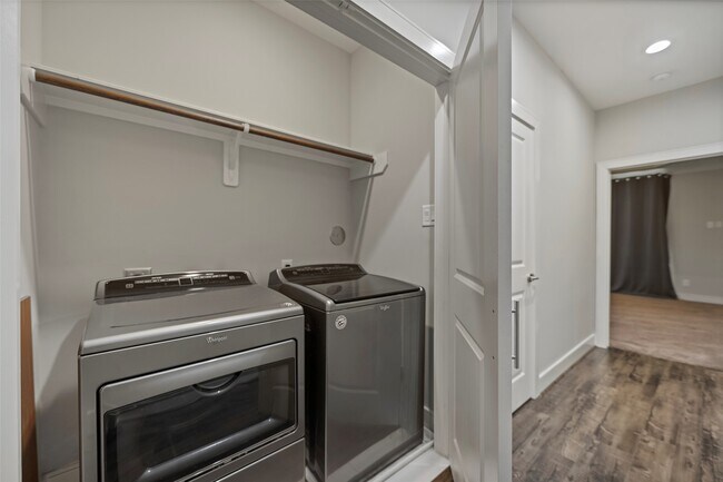 Building Photo - 6533 Castlebay Dr