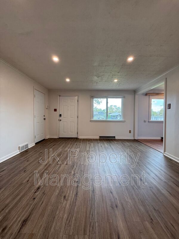 Building Photo - 3005 7th Ave N