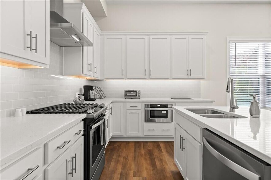 Building Photo - 201 Prairie Ln