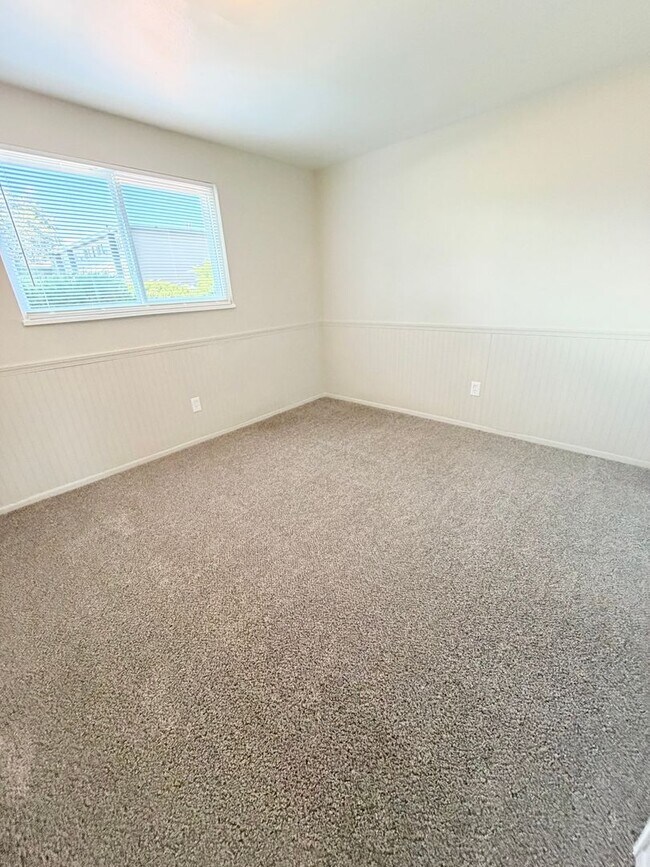 Building Photo - 1805 Eagle View Dr