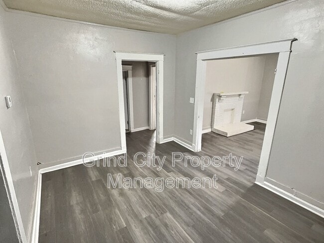 Building Photo - 1446 N Hollywood St