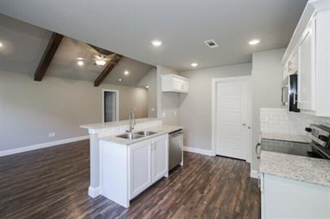 Building Photo - Beautiful Home in Rogers