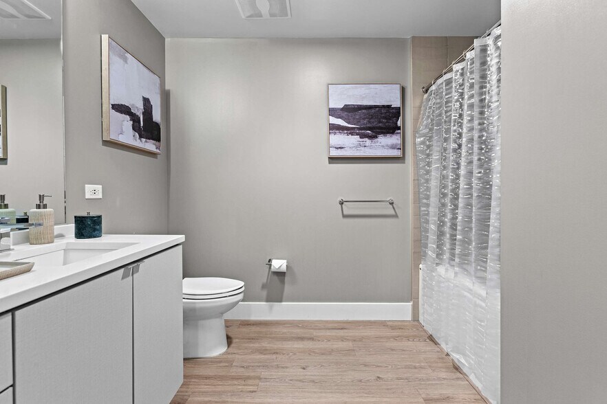 Building Photo - 1049 Seventh Avenue-SI FL7-ID1228264P