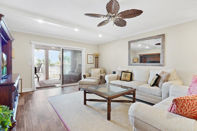 Building Photo - 33 Comares Ave