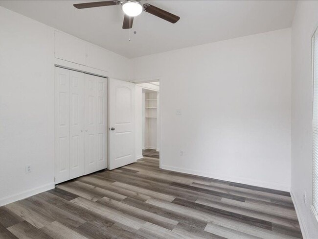 Building Photo - 533 E Woodard St