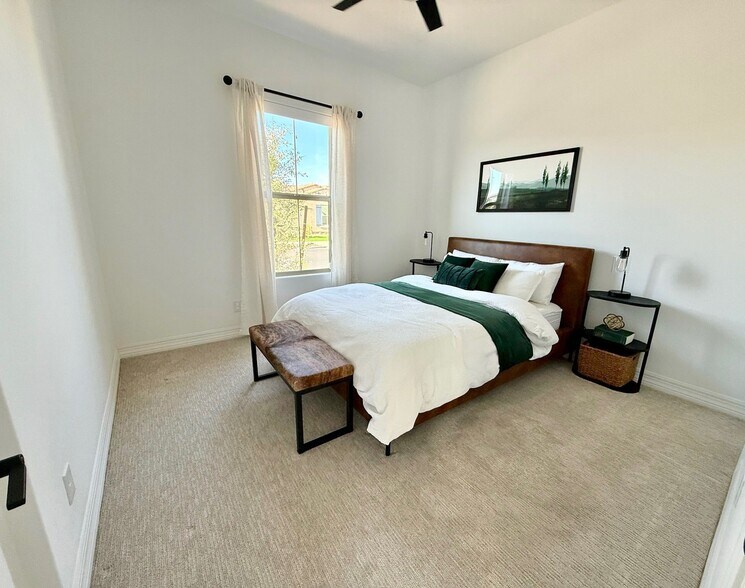 Building Photo - 10649 Thatcher Ave