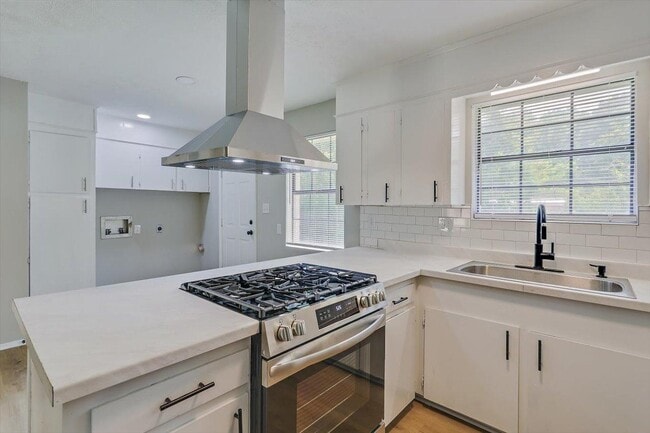 Building Photo - 642 Sweetgum St