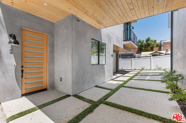 Building Photo - 1821 Ashmore Pl