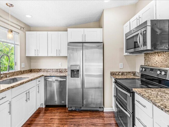 Building Photo - Pets Welcome!  2 bedroom, 2 bathroom single story townhouse