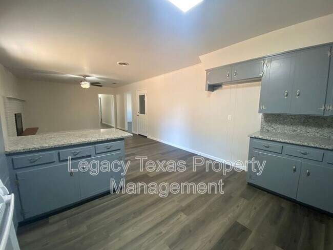 Building Photo - 211 S Nolan River Rd