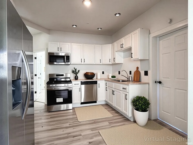 Building Photo - 733 S Armstrong St