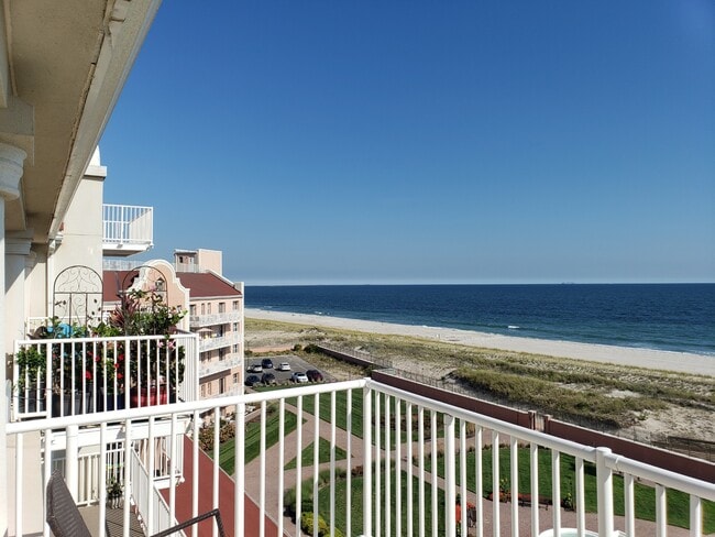 Building Photo - 2 Richmond Rd