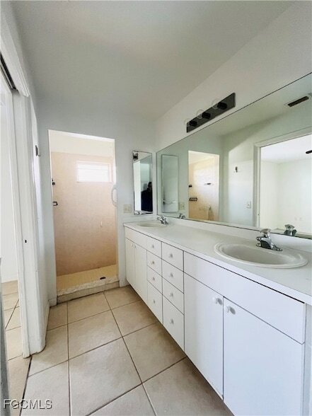 Building Photo - 3018 SE Santa Barbara Pl