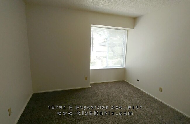 Building Photo - Cherry Creek Schools, 2 bed, 1 bath, 800 s...