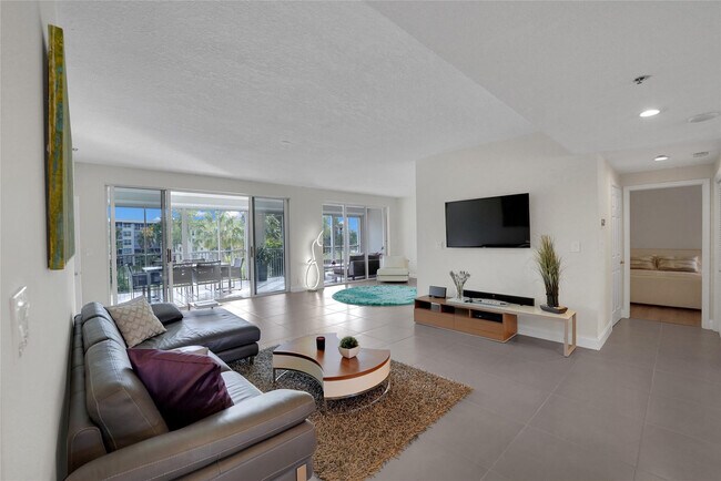 Building Photo - 4108 W Palm Aire Dr