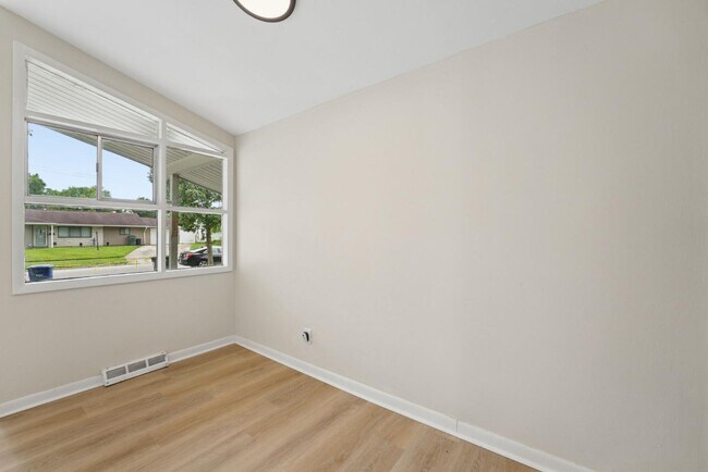 Building Photo - 5038 Betsy Dr