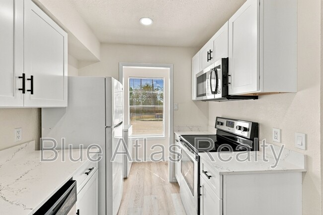 Building Photo - 8108 Foxfire Ln