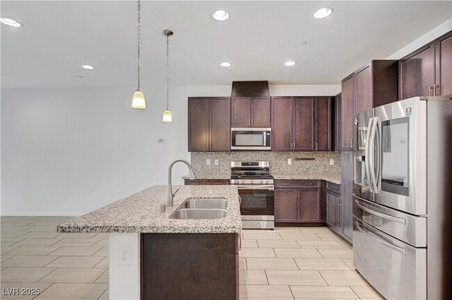 Building Photo - 985 Via Lombardi