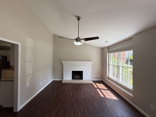 Building Photo - 815 Meadowstone Dr