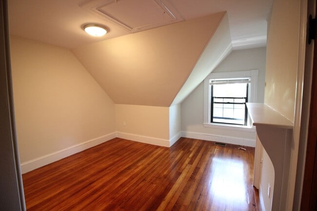 Building Photo - 2-65 Beech Glen