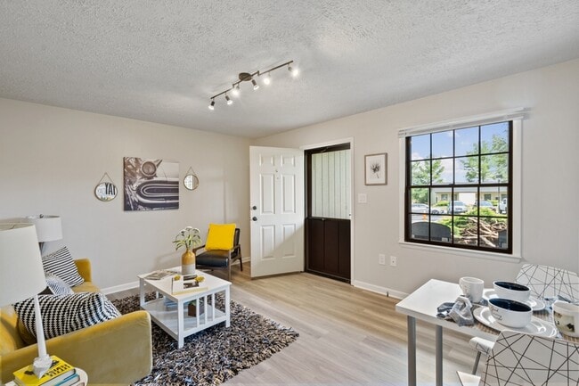 Building Photo - 2553 Bradford Ct