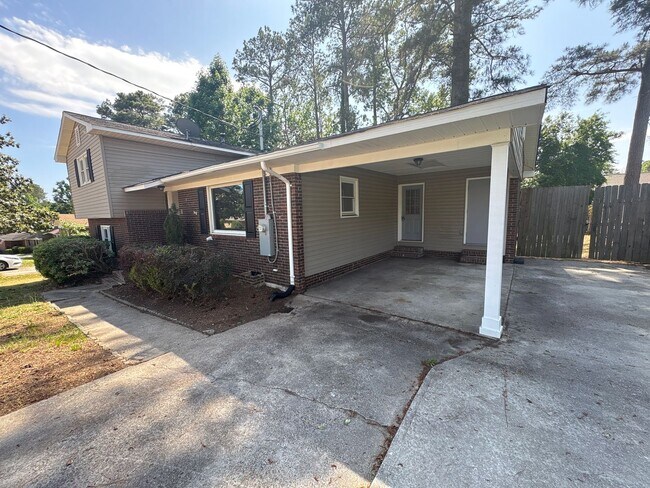 Building Photo - 315 Indian Trail