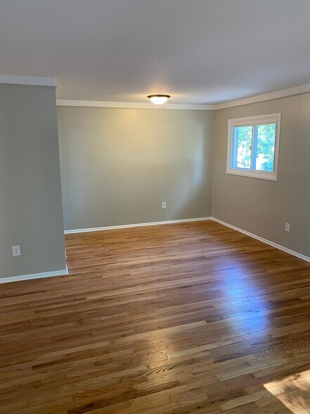 Building Photo - 422 Theodore Dr