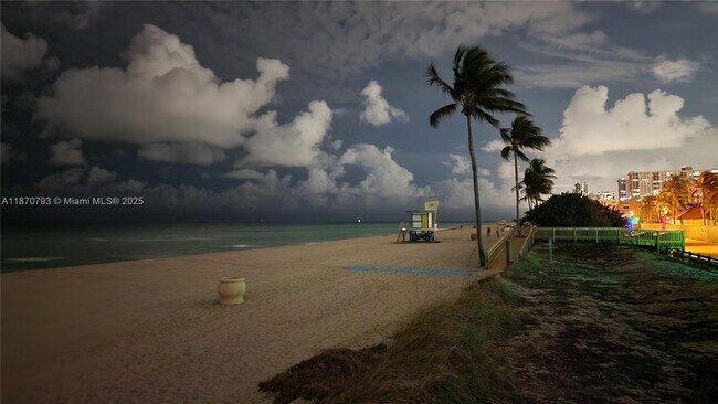 Building Photo - 513 S Ocean Dr