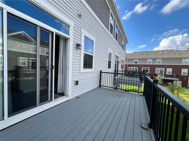 Building Photo - 7262 Alvarado Ln N
