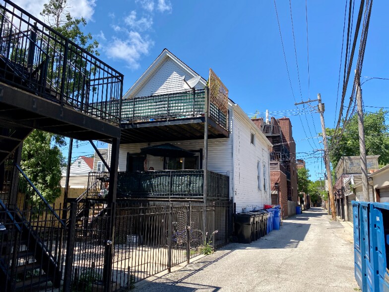 Building Photo - 1214 W Nelson St