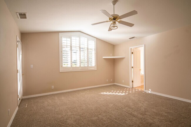 Building Photo - Beautiful Walnut Ridge Home!