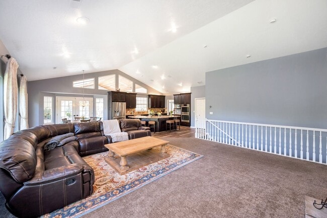 Building Photo - Immaculate Home for rent in gated cul-de-sac!
