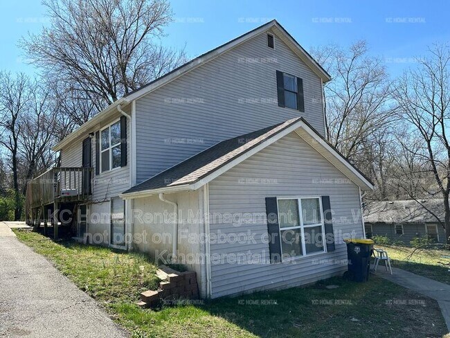 Building Photo - 4221 E 60 Terrace