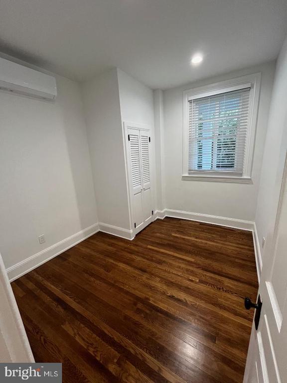 Building Photo - 537 S Walnut St