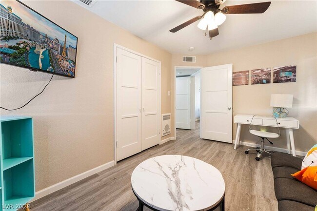 Building Photo - 1021 Griffith Ave