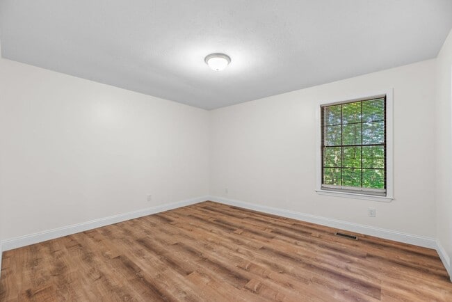 Building Photo - Beautifully Remodeled 3-Bedroom Home with ...