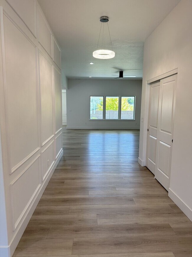 Building Photo - Stunning 4-Bedroom Home with Breathtaking Pasture Views for Lease – 1,990 sq ft