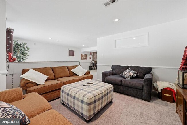 Building Photo - 12 Timbercrest Dr